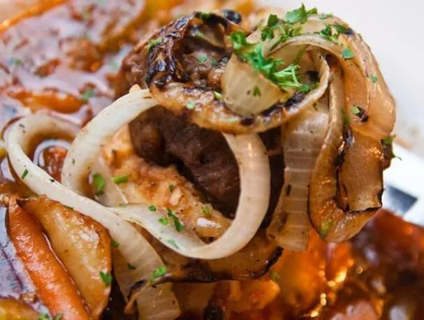 Úžasná dušená hovězí žebra