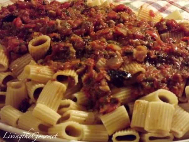 Snadná ~ Čerstvá rajčatová omáčka s ančovičkami!!!