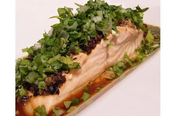 Čerstvý salát s lososem