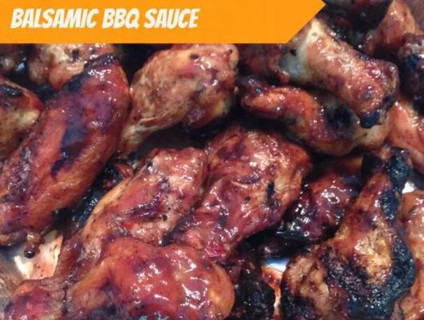 Grilovaná křídla s BBQ omáčkou z balsamicového octa a bobulí