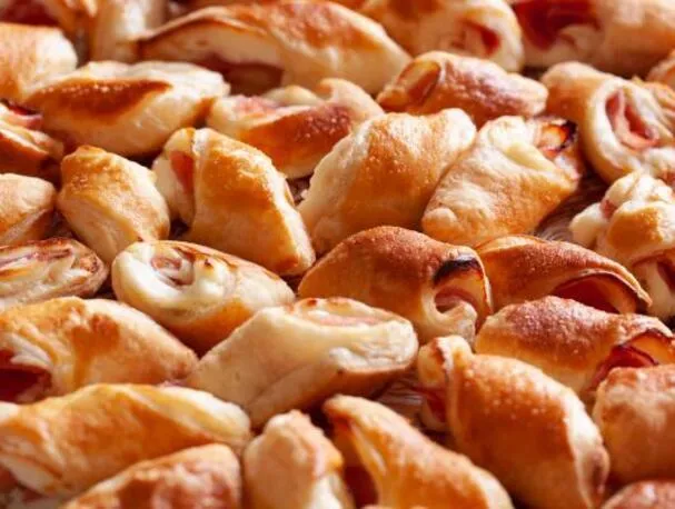 Šunkovo-sýrové jednohubky z listového těsta