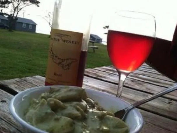 Treska z ostrova vařená v pikantní zelené kari omáčce, inspirovaná ostrovem Prince Edwarda