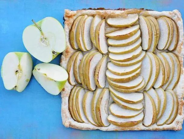 Jednoduchý javorový jablečný koláč