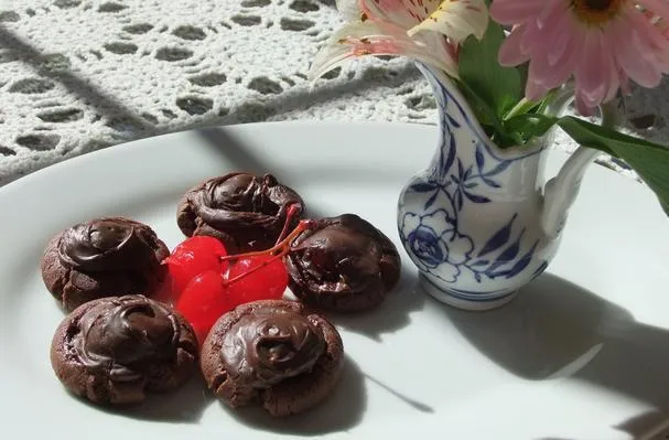 Čokoládové sušenky s višněmi